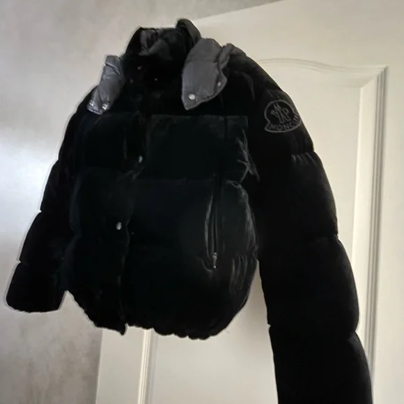 MONCLER
Black Down Velvet Daos Jacket - Picture 9 of 17